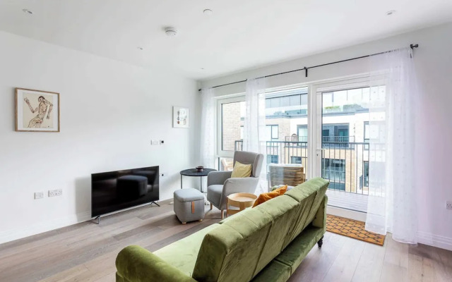 Modern Chelsea Apartment