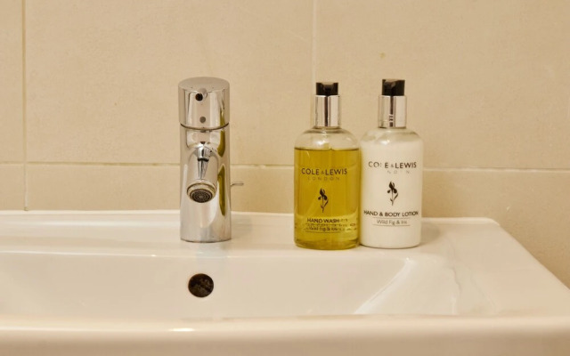 Deluxe City Apt, Riverside Canal View&free Parking