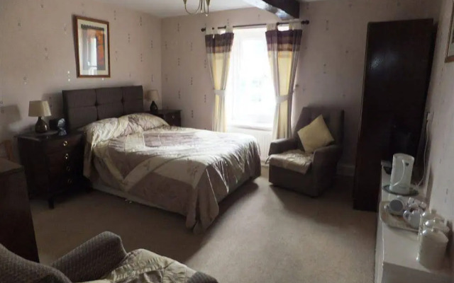 Old Castle Farm Guest House