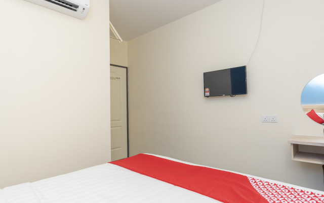 OYO 778 BMW 2 Hotel