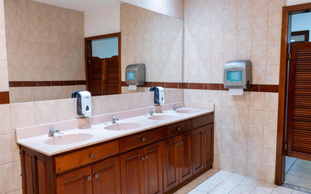 Best Western Las Mercedes Airport