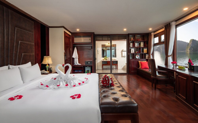 Dora cruise Lan Ha bay 5 star