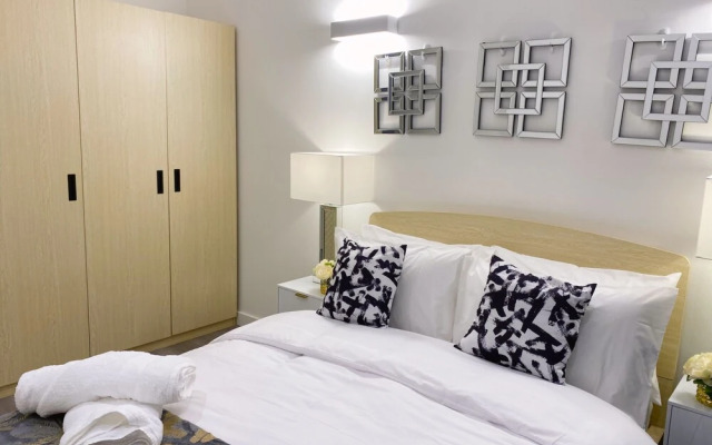 Newpointe Luxury Serviced Apartment at the Atrium