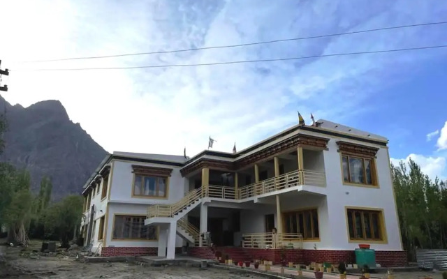 Hotel Nubra Delight and Camps