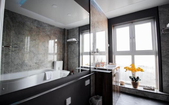 Mulberry - Luxury Two Bedroom Apartment - Free Netflix and Parking