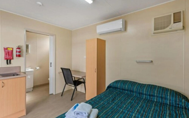 Blackwater Central Motel