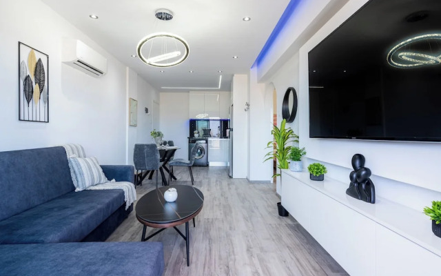 Olympus Stylish 2-BR Apt in Larnaca