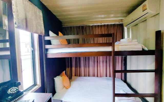 Retro Box Hotel