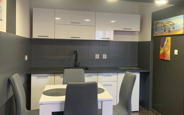 Studio apartman DAMA blizina amfiteatra i privatan parking