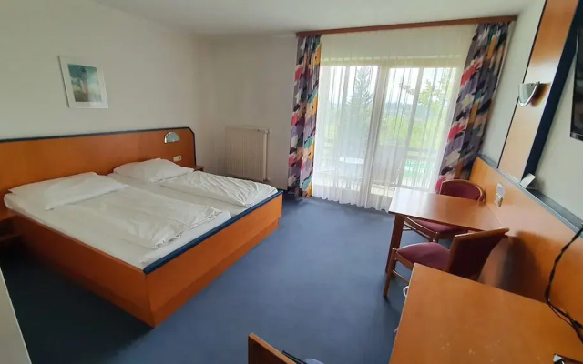 Hotel Sonnenhof - Tante ALMA’s Sommerfrische