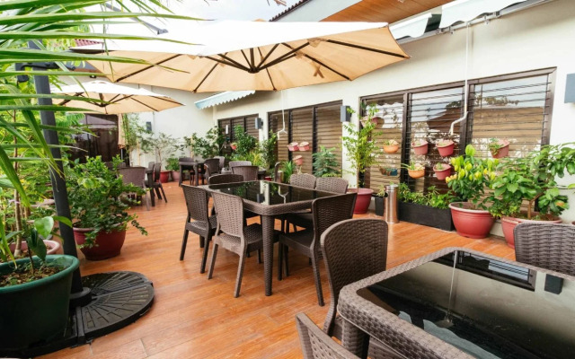 RedDoorz Plus near Commonwealth Regalado