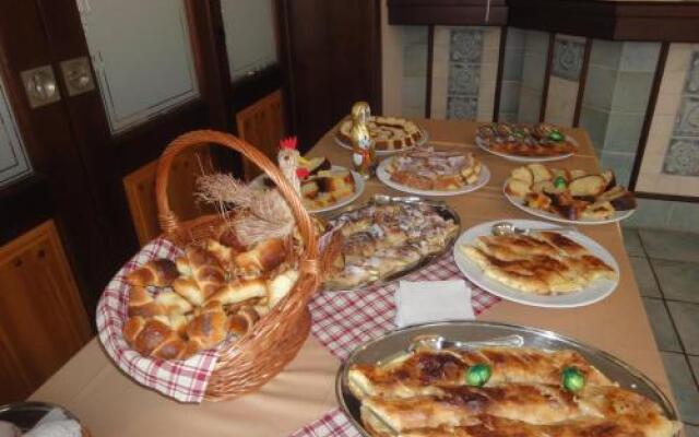 Cateski dvorec
