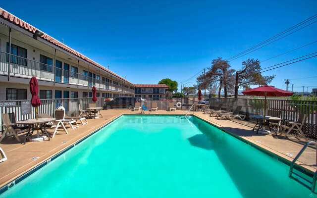 Motel 6 Kingman, AZ - Route 66 East