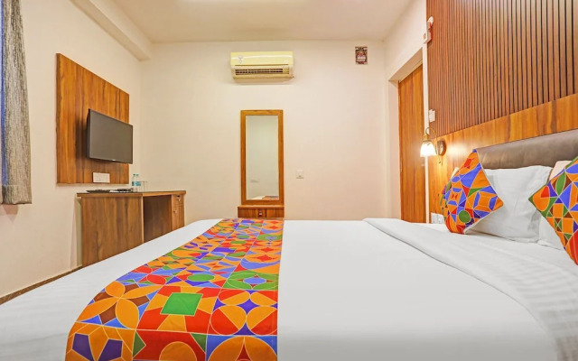 Fabhotel Emerald Suites