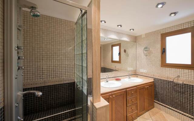 Villa - 4 Bedrooms with Pool and WiFi - 106398