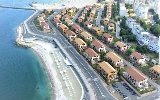 Apartament 4 camere faleza nord