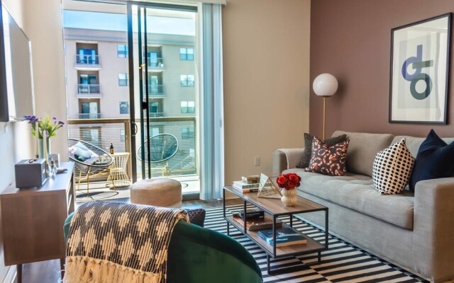 Luxe 1Br Condo In Downtown Area