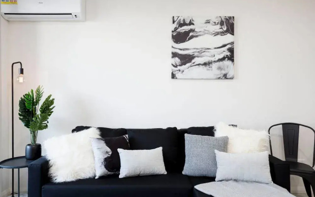 Boutique Apartment - Nearby Transport & Mall