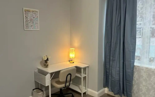 Cozy 2-3 Bedroom Apt in Center City