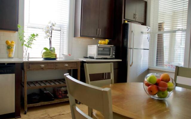 Sunny, Spacious, 3BR 1BA Davlin INN Chicago