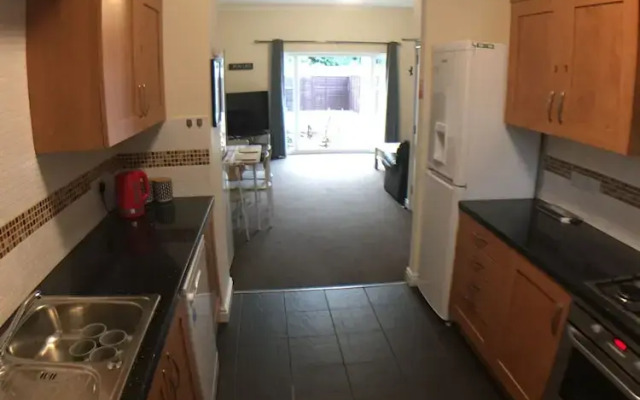 Blackberry House - Sleeps 6 with Parking and Netflix TV