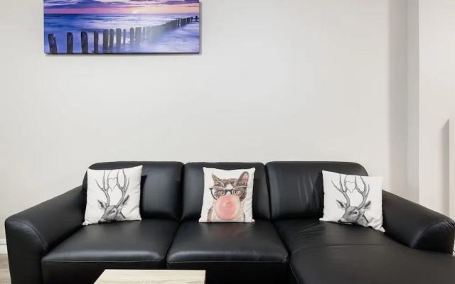 Studio 412 - ocean and sunset views on a budget