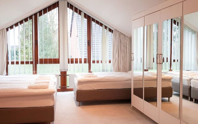 Tolstov-Hotels Beautiful Villa with Big Garden