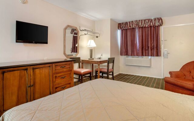 Rodeway Inn & Suites Raton