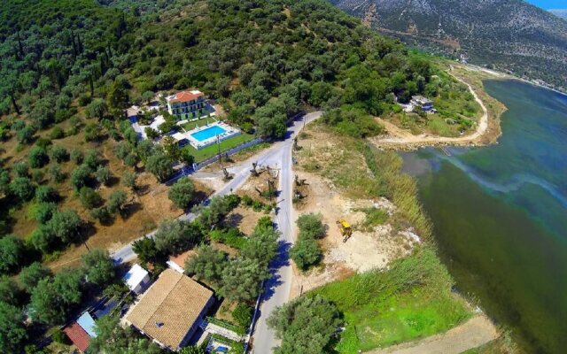 Vliho Bay Suites & Apartments
