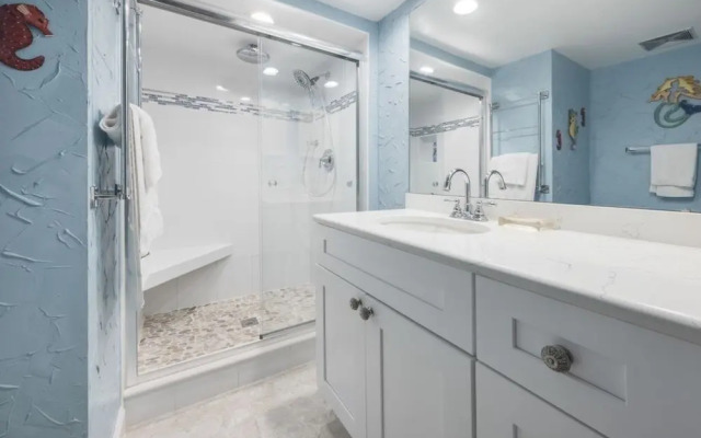 Loggerhead 424 2 Bedroom Condo by RedAwning