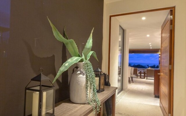 Sunny Vacation Condo 4