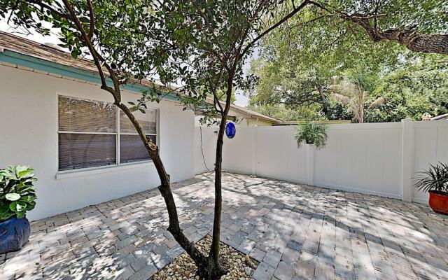 1465 Brier Home - 3 Br Home