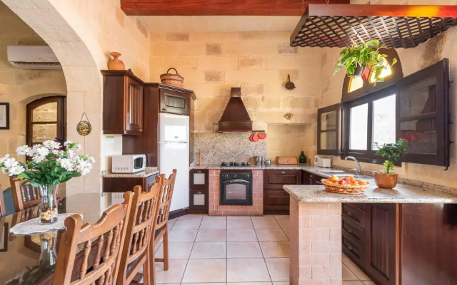 Villayana Gozitan Farmhouse with pool