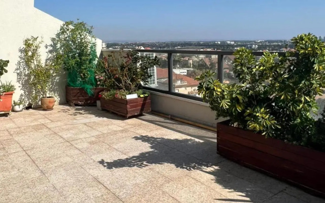 סטודיו חדש ויפה עם נוף לים