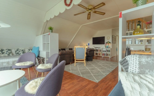 Great 3 BR Loft Apt - Views-Free Parking