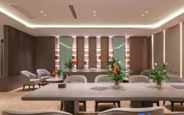 World Hotel (Qingdao Stone Old Beach International Convention and Exhibition Center)