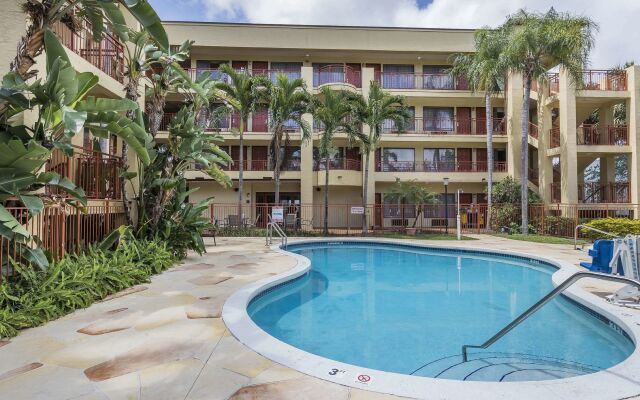 Boca Suites Deerfield Beach, SureStay Collection by BW