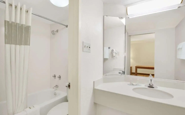 Baymont Inn & Suites Longview