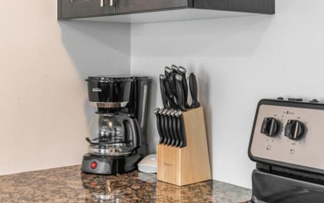 Lakeshore 3BR 2.5BA Townhome. 1 min to the Beach