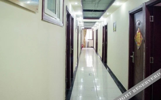 Super 8 Hotel (Beijing Shiliuzhuang Metro Station)