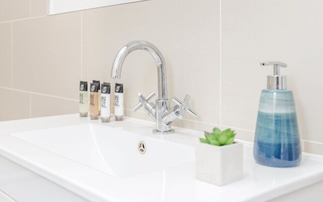 Deluxe 4 BR Oxford Circus Apartment with Terrace