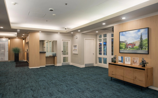 Campus Tower Suite Hotel