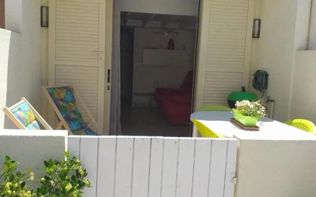 Maisonnette Au Bord De L Etang