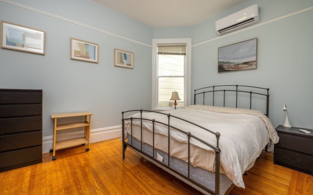 Central And Quiet Victorian Apt In Haight-ashbury 1 Bedroom Condo by RedAwning