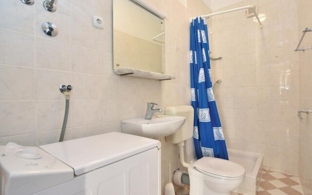 Beautiful Apartment in Pucisca With 1 Bedrooms and Wifi