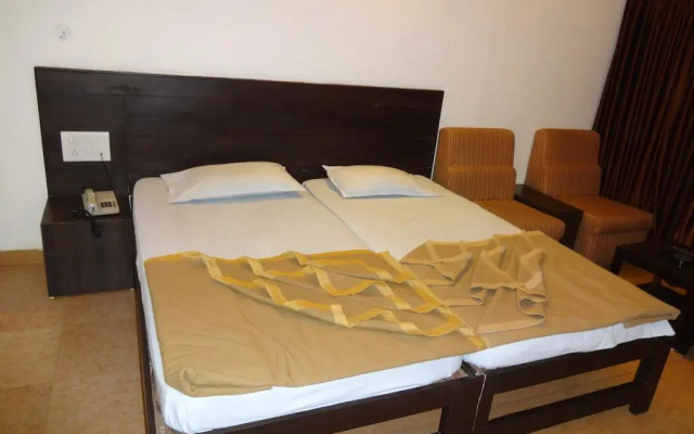 Ellora Hotel