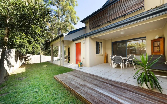 Luxurious 3 Bedroom Home In Indooroopilly Close To CBD