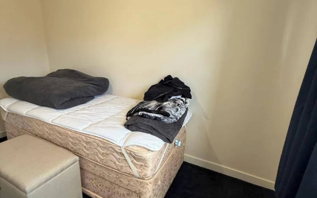 Central 2 Bed Home - Parking, Ev Point, Garden