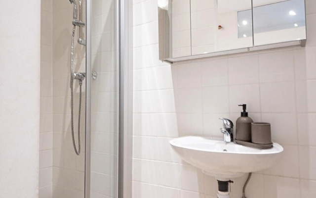 Modern and lovely apartment next to subway station