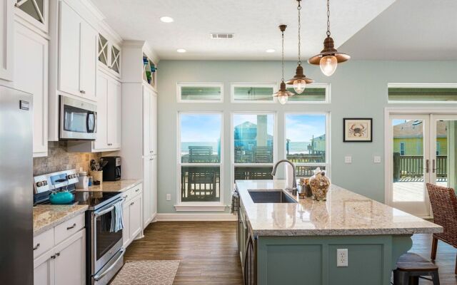 Sweetsol 4 Bedroom Home by RedAwning